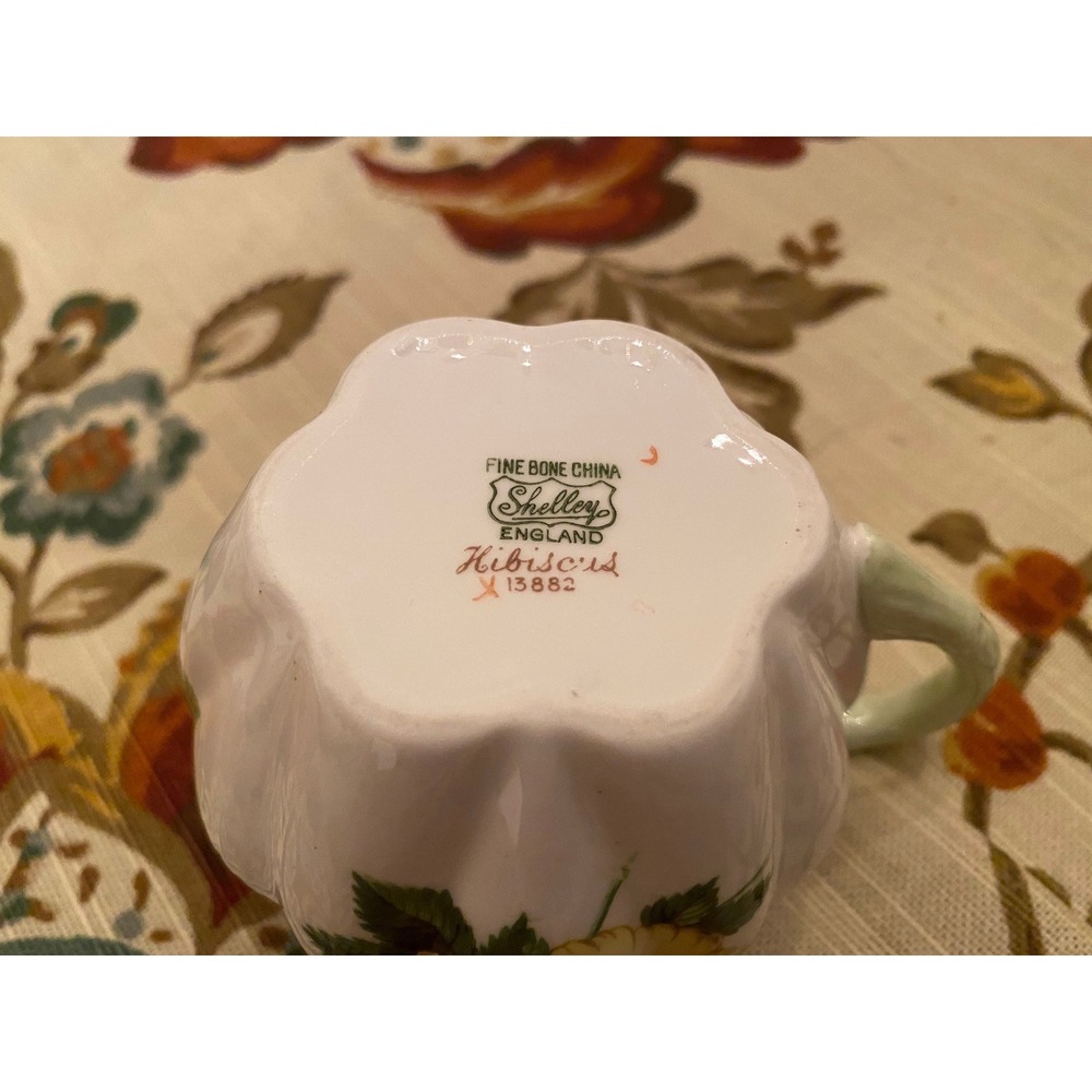 Shelley Creamer and Oval Tray Hibiscus Pattern Dainty Shape 1940s - Beautiful - Picture 8 of 8